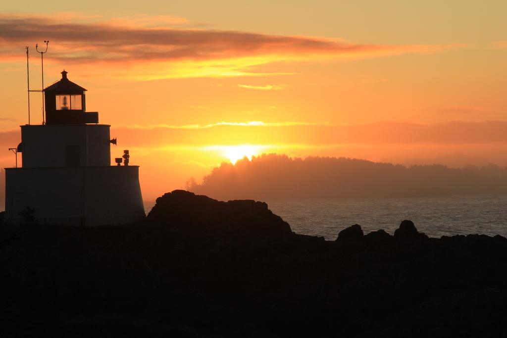 Waters Edge Shoreside Suites Ucluelet Bagian luar foto