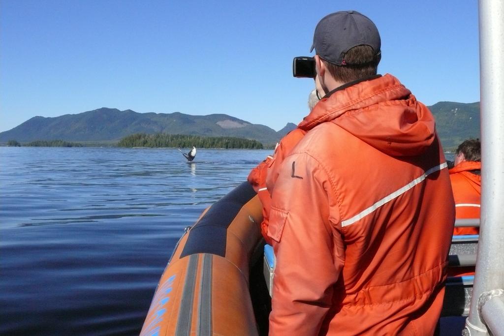 Waters Edge Shoreside Suites Ucluelet Bagian luar foto