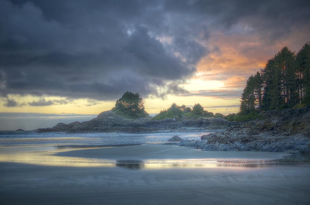 Waters Edge Shoreside Suites Ucluelet Bagian luar foto