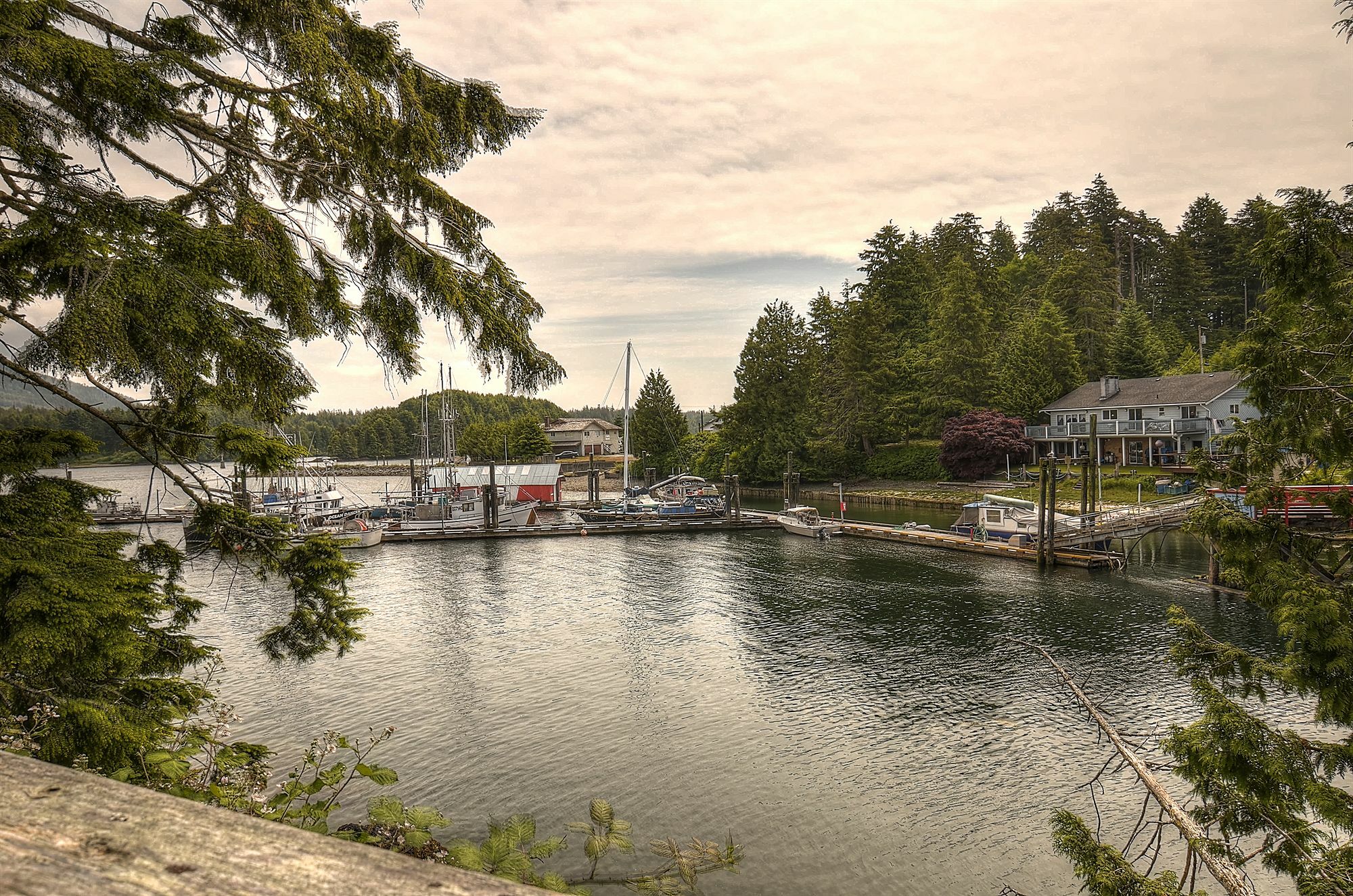 Waters Edge Shoreside Suites Ucluelet Bagian luar foto