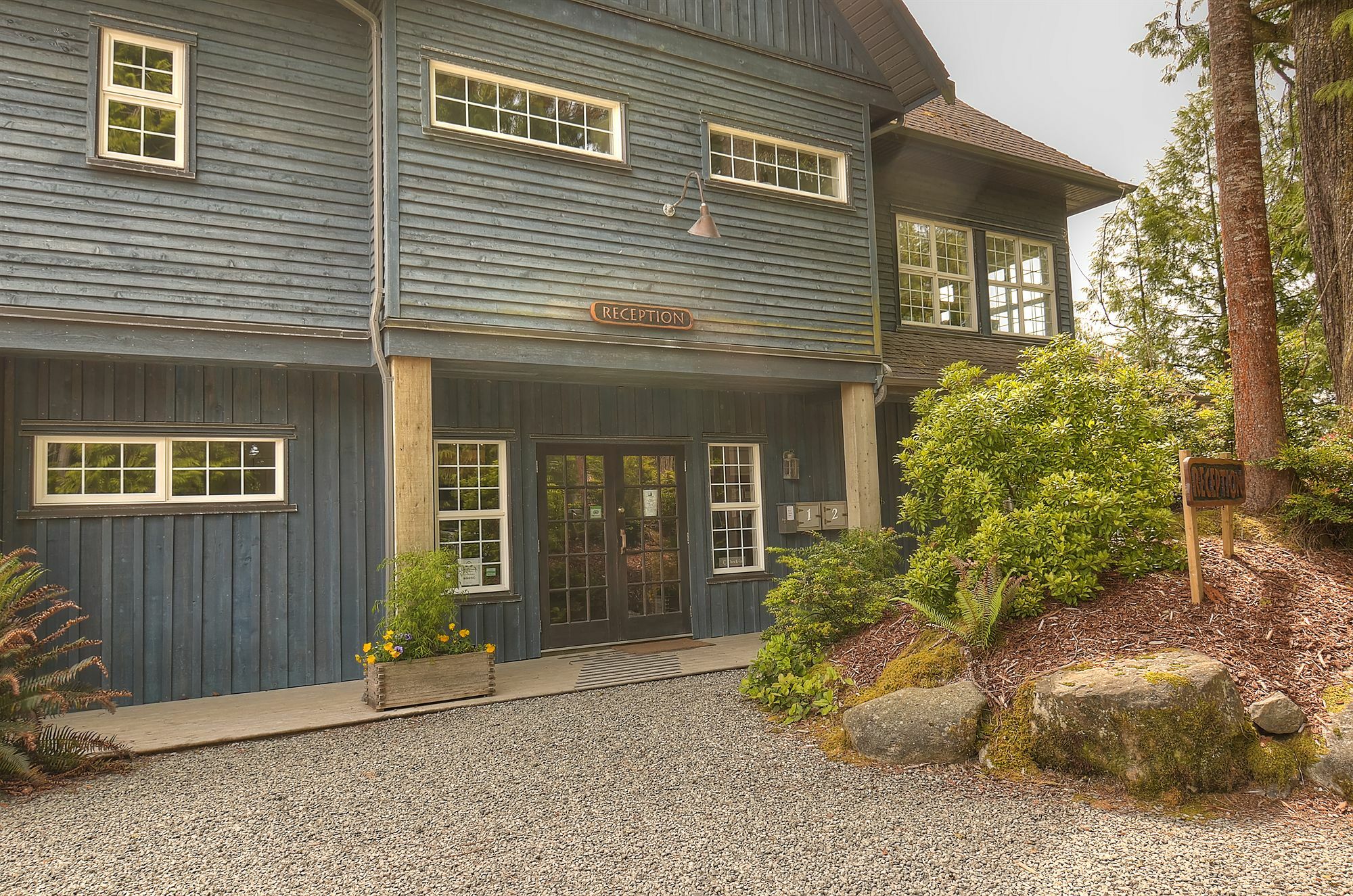 Waters Edge Shoreside Suites Ucluelet Bagian luar foto