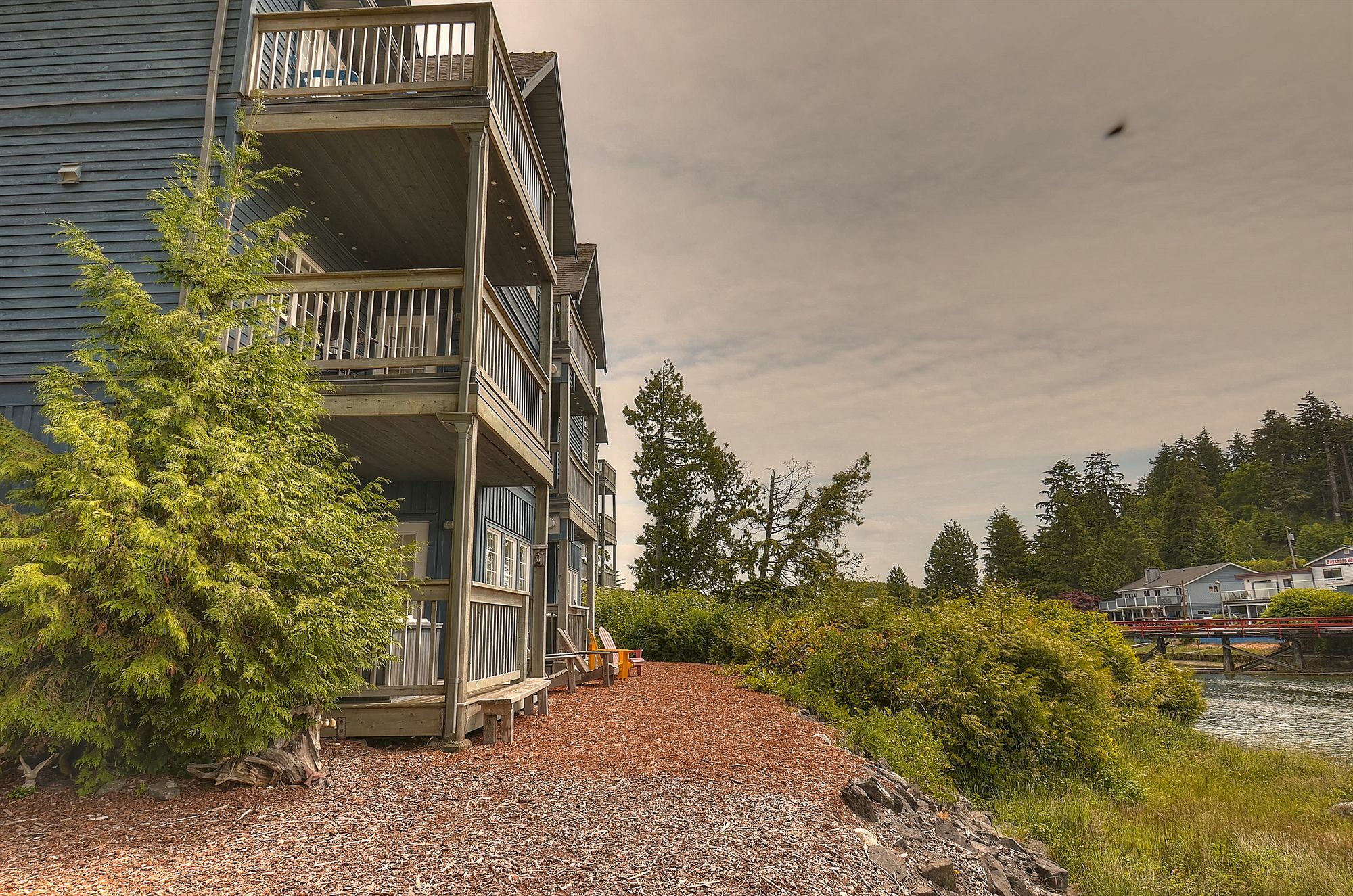 Waters Edge Shoreside Suites Ucluelet Bagian luar foto