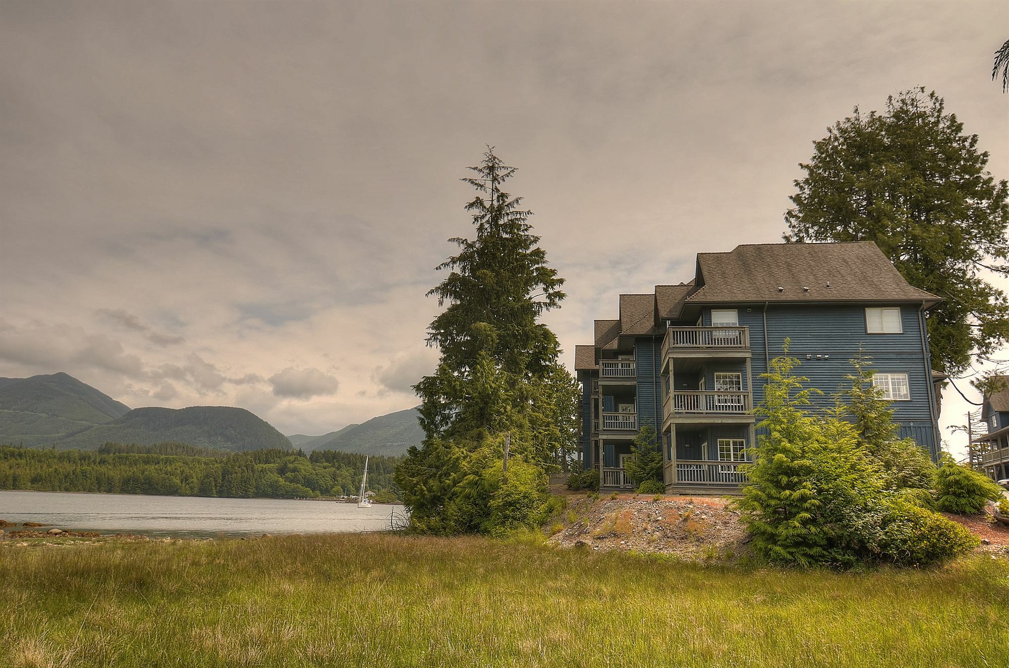 Waters Edge Shoreside Suites Ucluelet Bagian luar foto