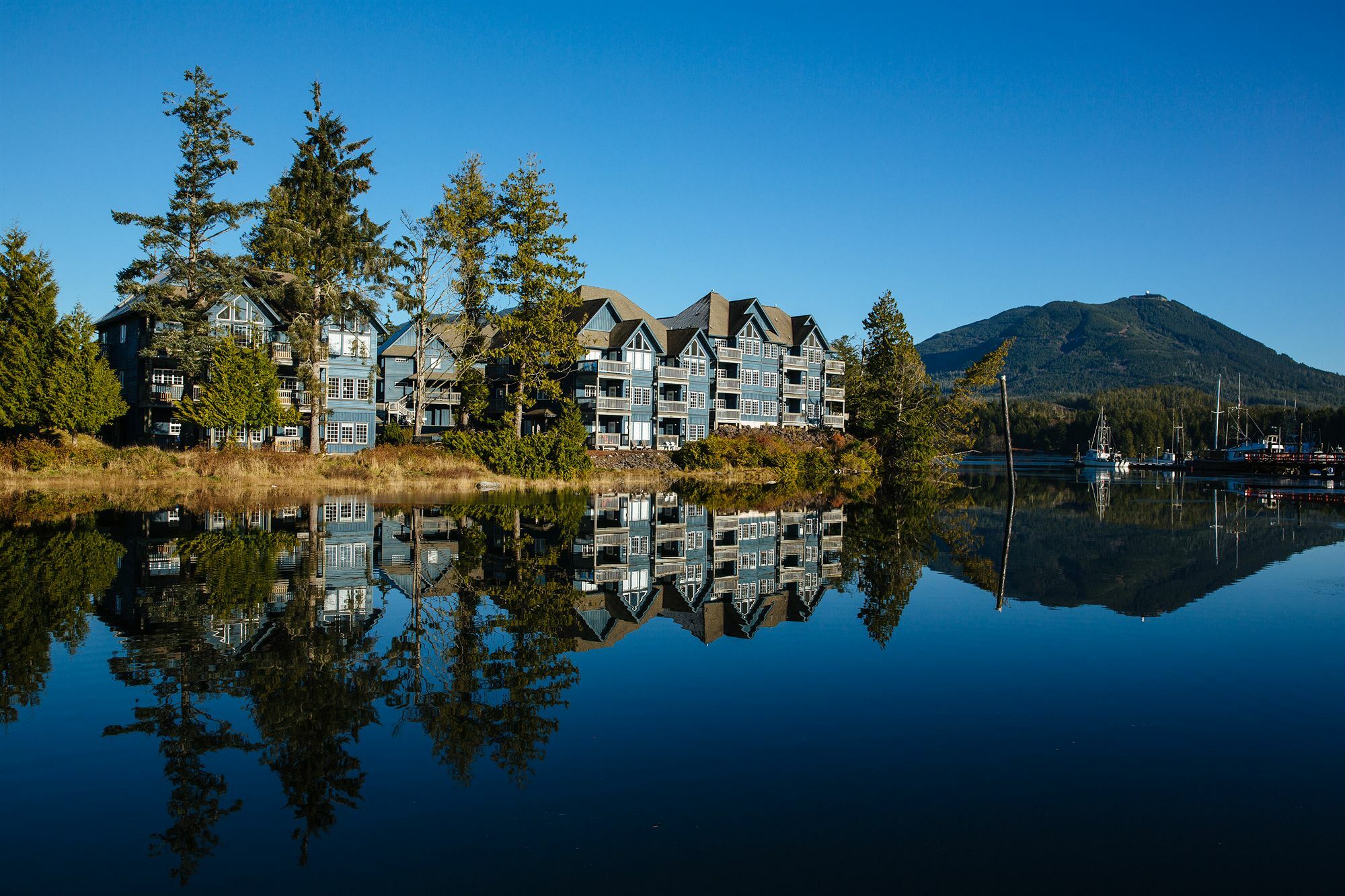 Waters Edge Shoreside Suites Ucluelet Bagian luar foto